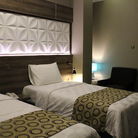 Fontana Hotel Jakarta Exterior photo