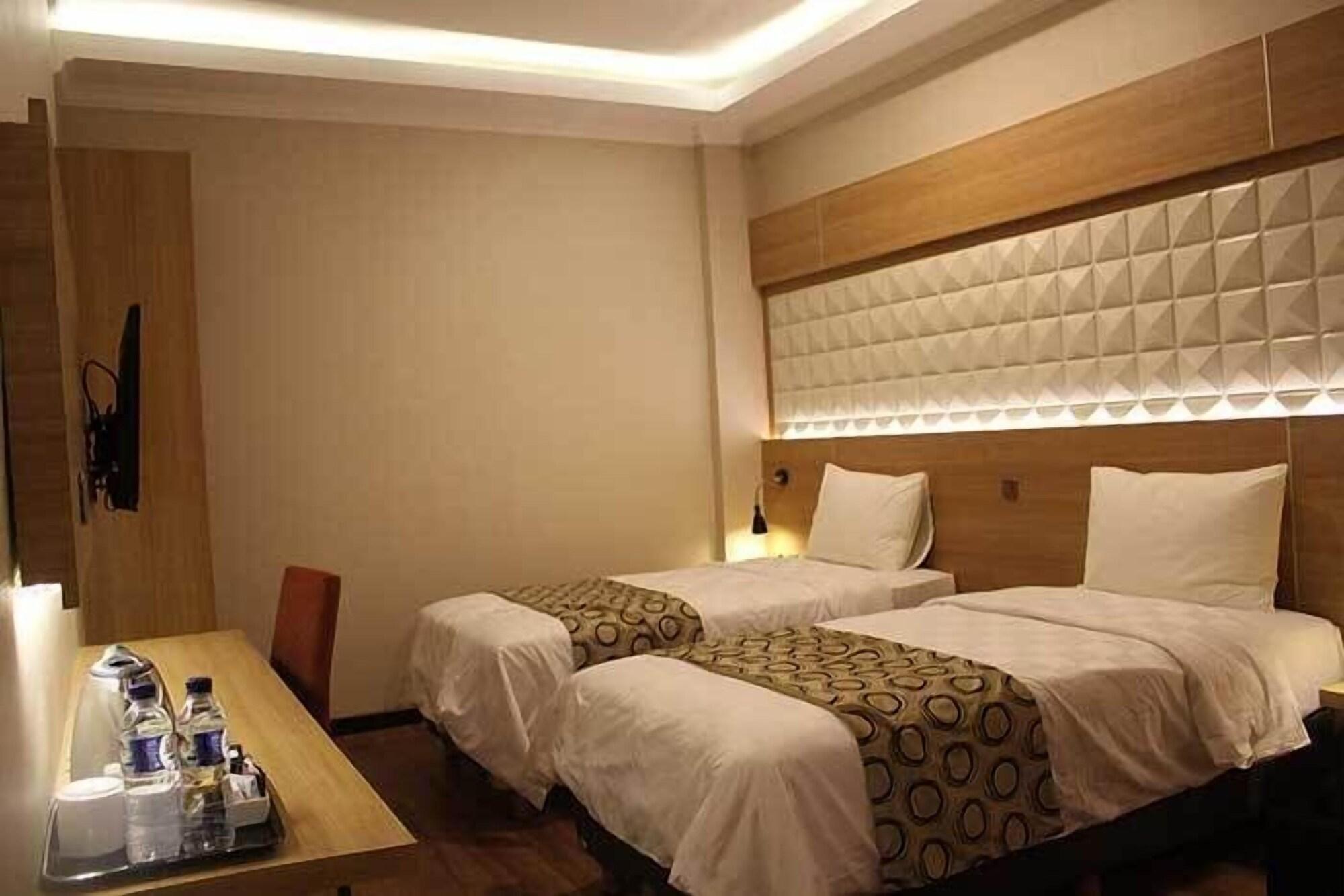 Fontana Hotel Jakarta Exterior photo